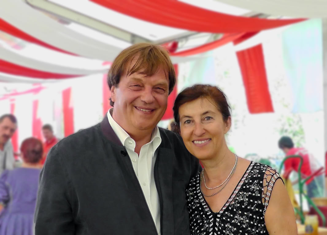 Ursula Demarmels engagiert sich für den Tierschutz. ichael AUFHAUSER & Ursula DEMARMELS, 4/2012. Gut Aiderbichl, der größte Gnadenhof-Verbund Europas. (c) Univ.-Prof. Dr. Gerhard W. Hacker 