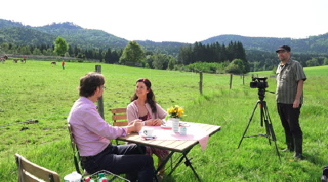 Ursula Demarmels Interview auf Gut Aiderbichl für Film Wiedergeburt Deine Seele ist unsterblich