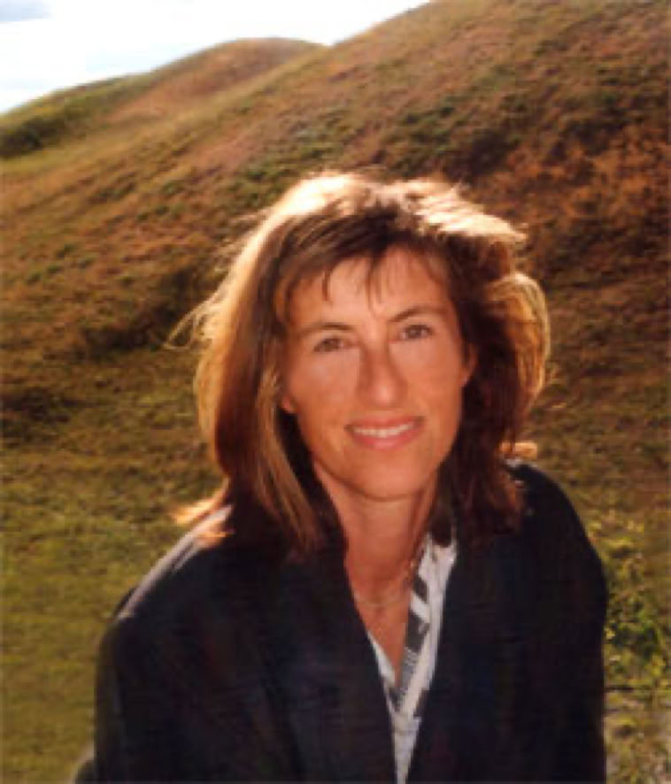 Ursula Demarmels in front of the grave hills of Uppsala, Sweden (c) Univ.-Prof. Dr. Gerhard W. Hacker 