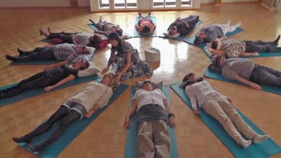 Workshop für Spirituelle Rückführungen mit Ursula Demarmels (c) Univ.-Prof. Dr. Gerhard W. Hacker 