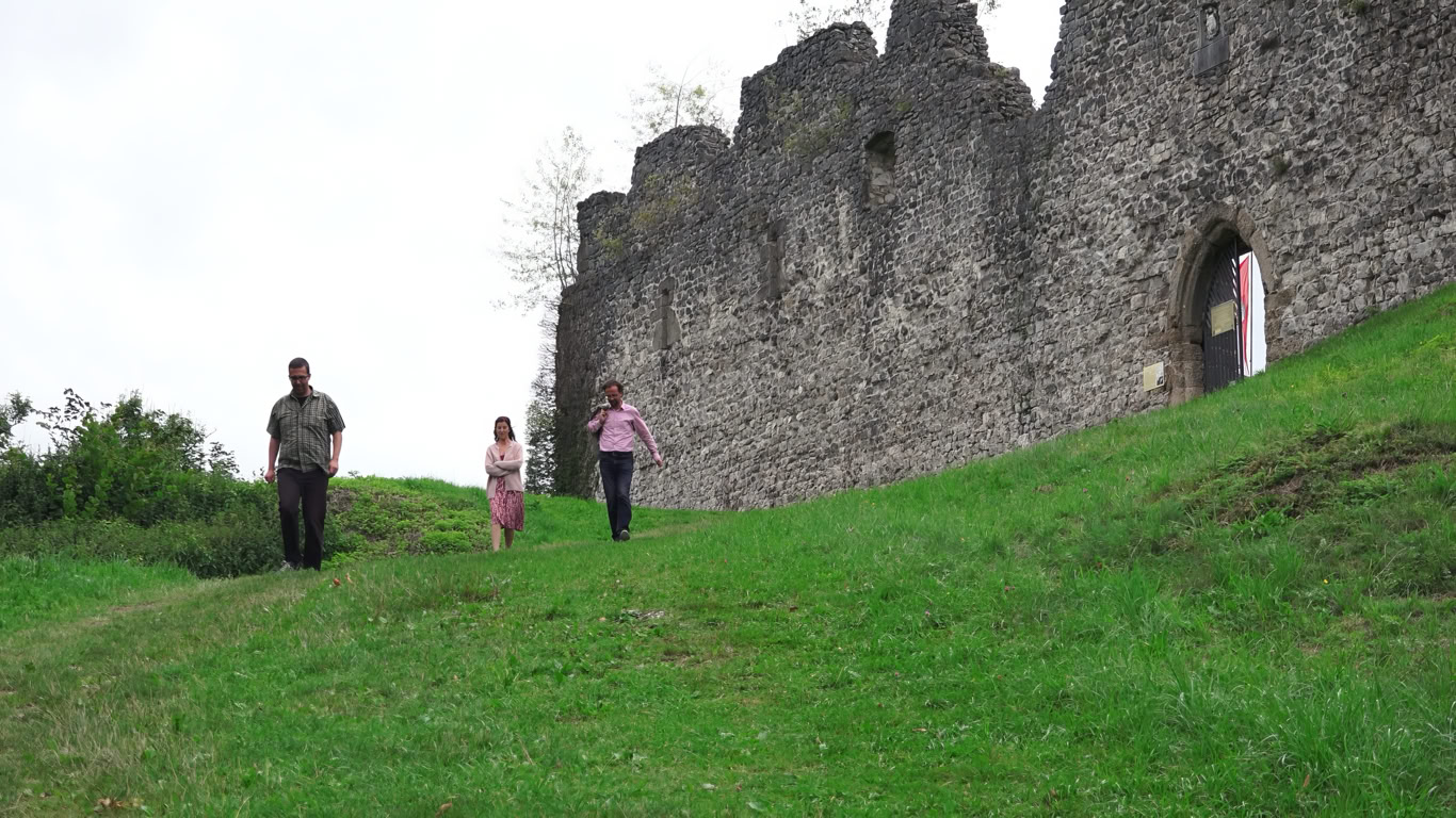 WIEDERGEBURT - Deine Seele ist unsterblich!  Kino-Dokufilm zum Thema Reinkarnation. Making-Of: Ruine Plainburg, Großgmain.  Fotos & Copyright: Univ.-Prof. Dr. Gerhard W. Hacker & Ursula Demarmels. Produzent: Thomas SCHMELZER, Mystica TV