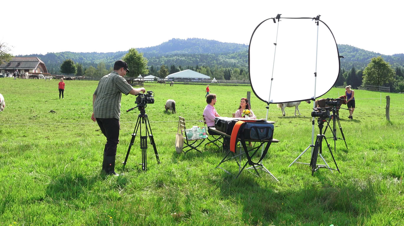 WIEDERGEBURT - Deine Seele ist unsterblich!  Kino-Dokufilm zum Thema Reinkarnation. Making-Of: Gut Aiderbichl (Henndorf).  Fotos & Copyright: Univ.-Prof. Dr. Gerhard W. Hacker & Ursula Demarmels. Produzent: Thomas SCHMELZER, Mystica TV